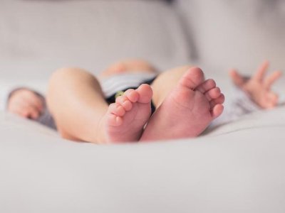 Gəncədə qadın evdə ölü uşaq doğub