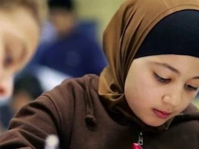 Uşaqlara hicabın qadağan edilməsi təklif olunur