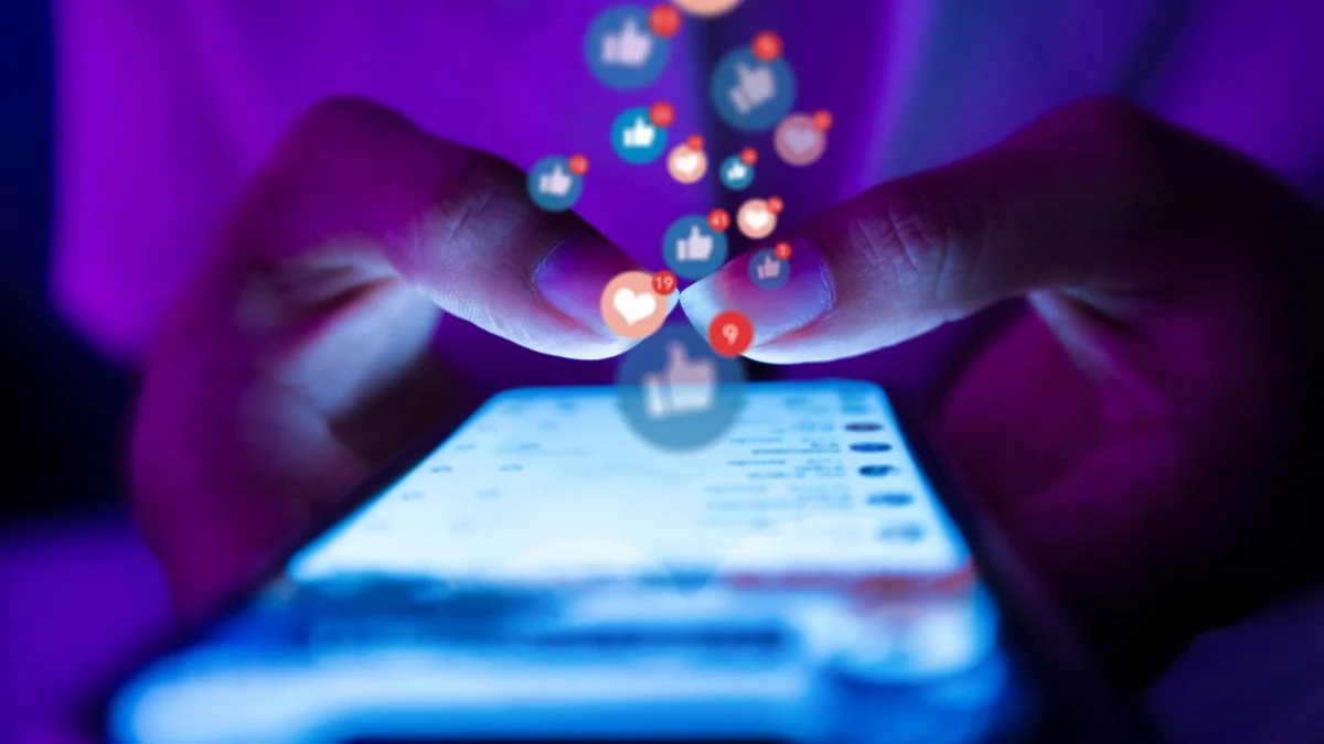 16 yaşdan kiçiklər üçün&nbsp;sosial şəbəkə QADAĞASI