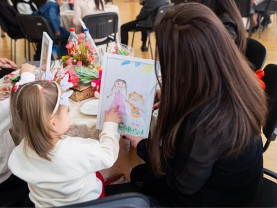 18 uşaq cəzaçəkmə müəssisəsində anaları ilə görüşüb