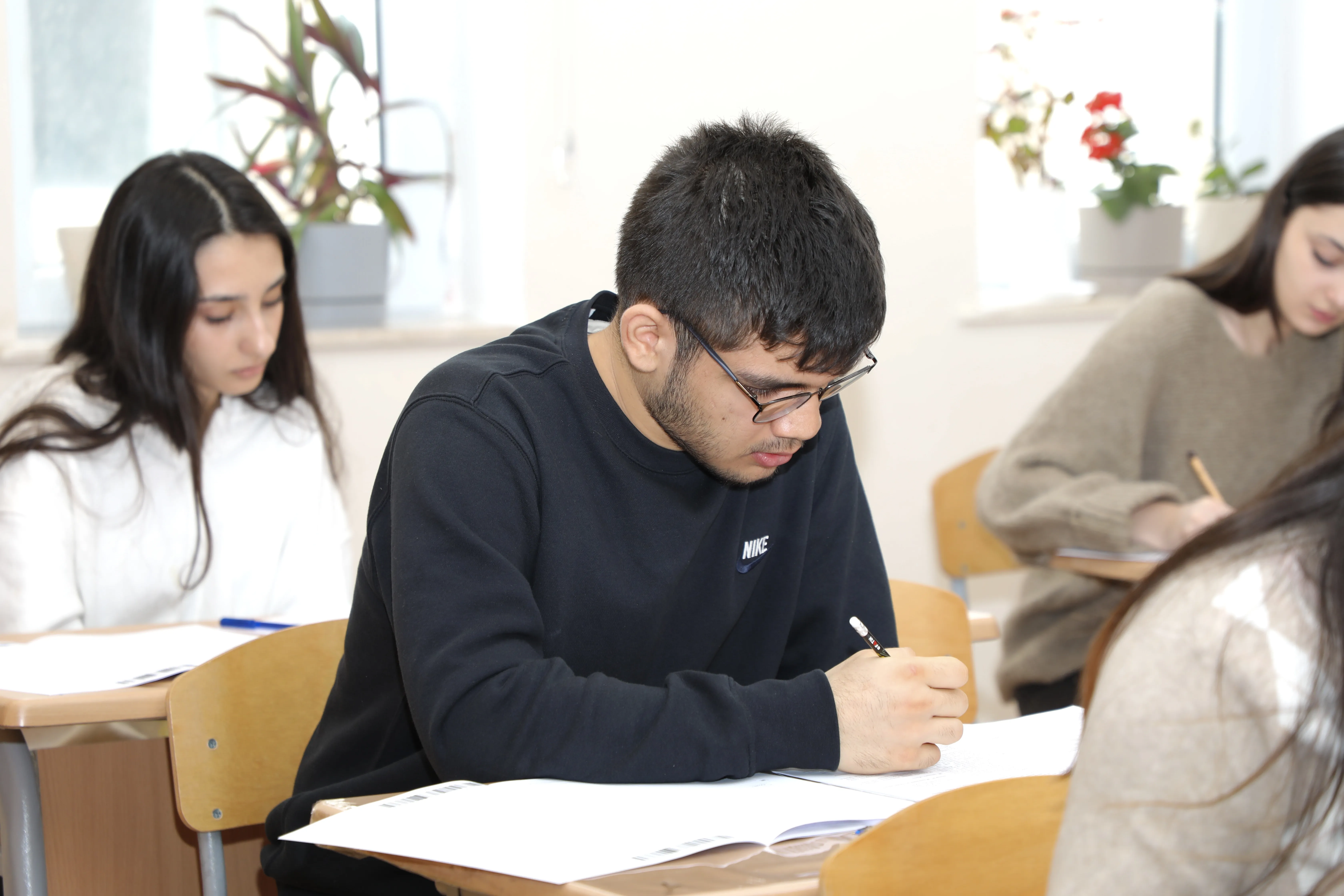 58 mindən çox şagird imtahan verdi