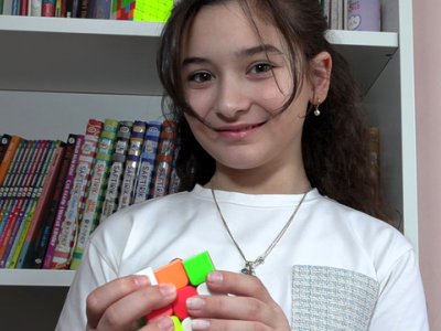 10 yaşlı dahinin böyük uğuru: Riyaziyyatdan dünya birincisi oldu