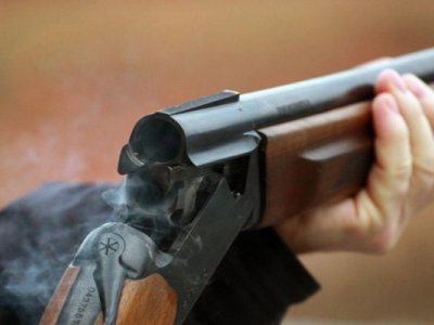 17 yaşlı yeniyetmə atasını güllələdi