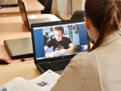 Universitetlər təhdidlər səbəbilə onlayn təhsilə keçdi