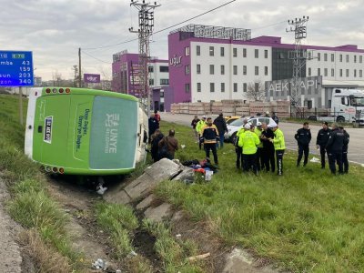 Avtobus aşdı: 9 tələbə yaralandı