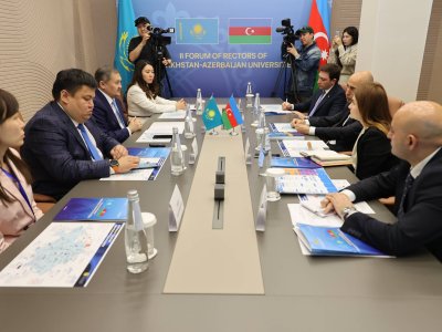 Emin Əmrullayev qazaxıstanlı həmkarı ilə görüşüb