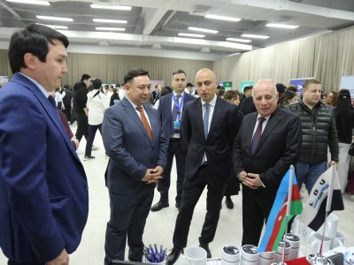 Emin Əmrullayev Qazaxıstanda beynəlxalq təhsil sərgisi ilə tanış olub