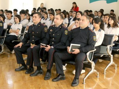 Polis&nbsp;təhsil müəssisələrində maarifləndirmə tədbirləri keçirib