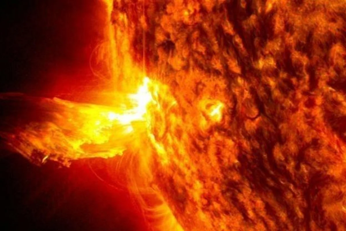 Günəşdə güclü partlayış