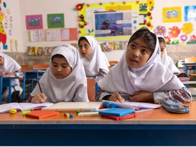 İranda məktəblər distant təhsilə keçir