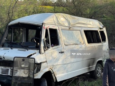 Sabirabadda şagirdləri daşıyan mikroavtobus aşıb&nbsp;