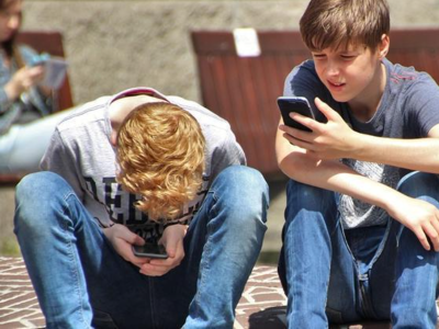 &ldquo;Telefon uşağı qoruyur&rdquo; mifdir: təhlükə elə ondadır - psixoloqdan XƏBƏRDARLIQ