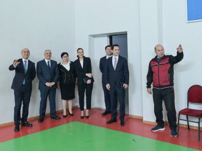 Emin Əmrullayev Qusarda məktəbdə tədris prosesi ilə tanış olub