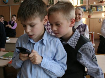 Rəqəmsal dünya uşaqları &ldquo;udur&rdquo; - valideynlər üçün vacib XƏBƏRDARLIQ