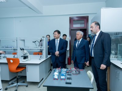 PKTU rektoru BMU-nun müasir laboratoriyaları ilə tanış olub