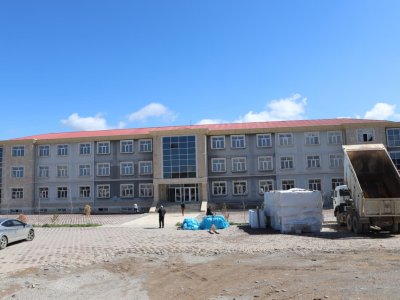 Nehrəmdə müasir təhsil kompleksi: 3 nömrəli məktəb yeni dərs ilinə hazırlaşır