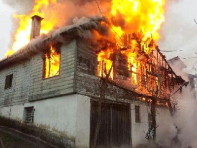 Ağcabədidə ev yandı:&nbsp;yeniyetmə öldü