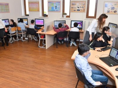 Nazir müavini: Məktəblərdə hər&nbsp;6 şagirdə 1 kompüter düşür