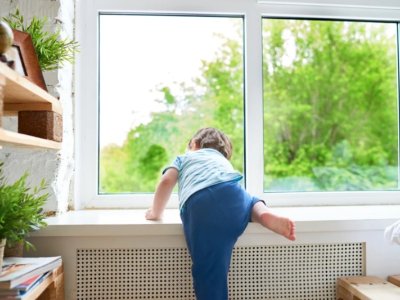 5 yaşlı uşaq 12-ci mərtəbədən yıxılaraq ölüb