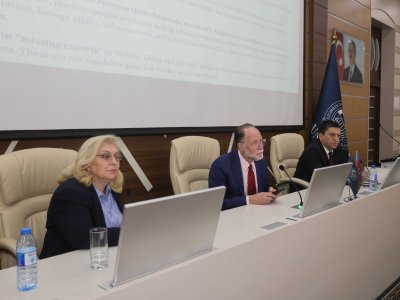 Harvard Universitetinin professoru UNEC-də olub