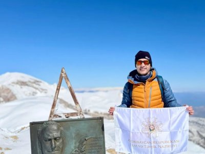 Elm və Təhsil Nazirliyinin əməkdaşı&nbsp;Heydər Əliyev zirvəsini fəth edib