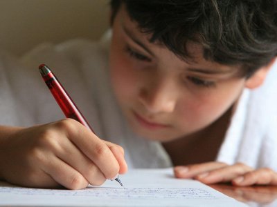 İnsanların çoxu niyə sağ əlindən istifadə edir?
