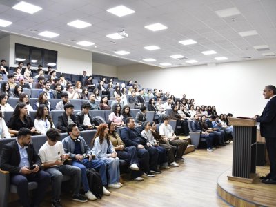 Qarabağ Universitetində xalq artisti Fəxrəddin Manafov ilə görüş keçirilib