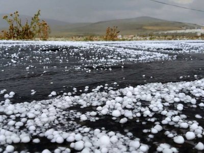 Bəzi yerlərdə yağış yağıb, dolu düşüb - faktiki hava