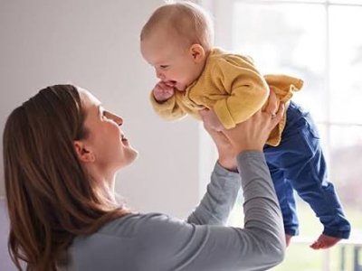 Uşaqlarla əzizləyərək danışmaq faydalıdır