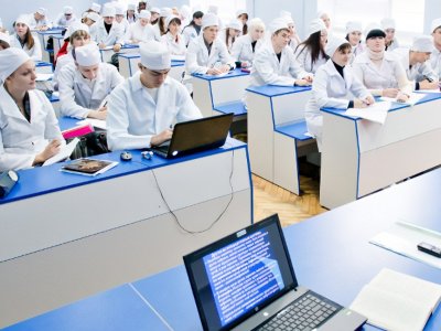 Tibb təhsili üçün xaricə axın var - Gənclər niyə geri dönmür?