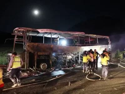 Türkiyədə sərnişin avtobusu yanıb, biri uşaq olmaqla 8 nəfər ölüb