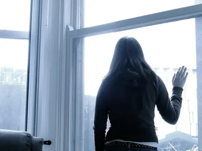 11 yaşlı qız 7-ci mərtəbədən yıxılaraq ölüb
