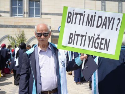 71 yaşında universitetə başladı, 75 yaşında məzun oldu