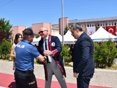 56 yaşında diplom aldı