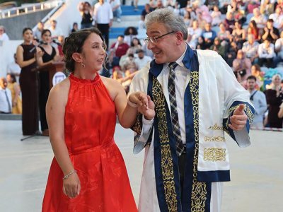 Ana qızının gözü oldu: fədakarlıqla gələn məzuniyyət
