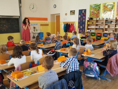 Çexiya məktəbləri bu tarixdə mobil telefonları qadağan etməyə hazırlaşır