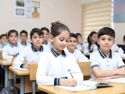 İngilis dili nəticələrinə görə LİDER olan məktəblər - SİYAHI