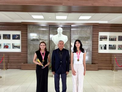 Rektor IWISE dünya finalının qalibi olan BMU tələbələri ilə görüşüb