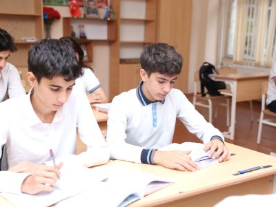700 bal toplayanlar hansı məktəblərin şagirdi olub? -19 illik SİYAHI