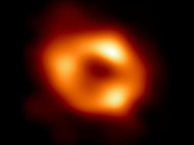 Astronomlar 3 nəhəng qara dəlik aşkar etdilər