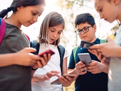 Yeni Zelandiyadan 16 yaşadək uşaqlara sosial şəbəkə QADAĞASI