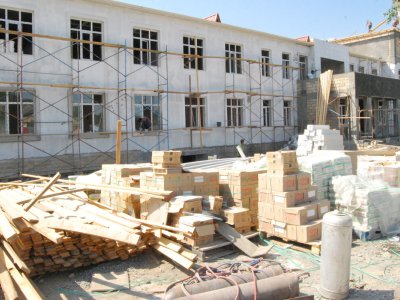 Bakı məktəb və bağçalarında yeni tədris ili öncəsi tikinti və təmir işləri aparılır
