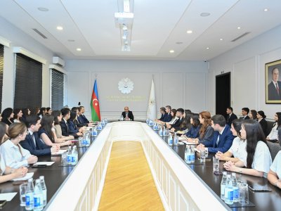 Emin Əmrullayev "Maarifçi"lərlə görüşüb