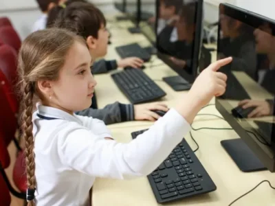 Azərbaycanda məktəblərdə kompüterlərin sayı 30 %-ə yaxın artıb