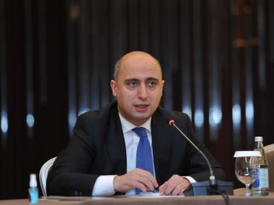 Nazir xəbərdarlıq etdi: Bəzi bölgələrdə şagirdlərin 88%-dək hissəsi oxuyub-anlamaqda çətinlik çəkir