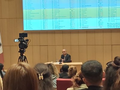 "Bəzi bölgələrimizdə müəllimlərin 80-90 faizi orta ixtisas təhsillidir" -Emin Əmrullayev
