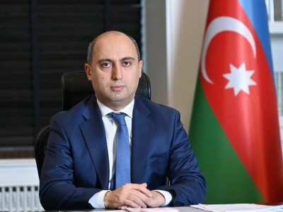 Emin Əmrullayev müəllim və şagirdlərə təşəkkür edib
