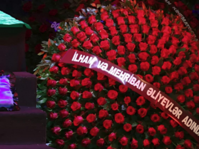 Prezident və birinci xanım Şarovskinin vida mərasiminə əkil göndəriblər