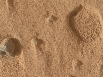 NASA Marsda müəmmalı izlər aşkarladı