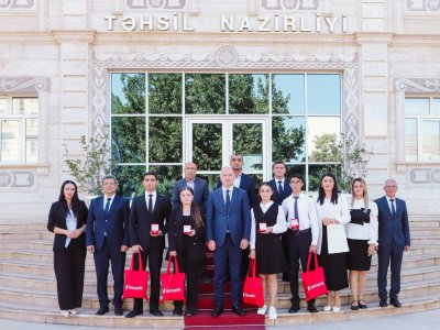 Qızıl və gümüş nişanla təltif olunan məzunlarla görüş keçirilib